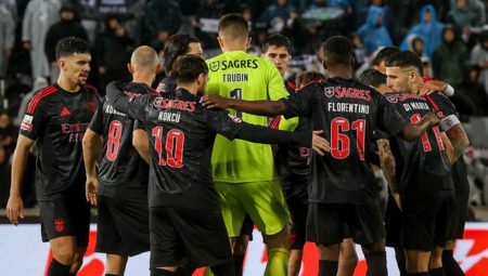 Benfica, Vitoria Guimares’i yendi