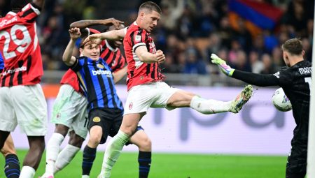 Milan, İtalya Kupası’nda Inter’i mağlup etti