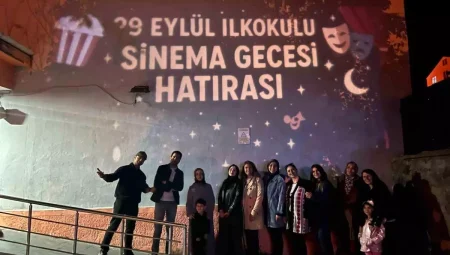 Sarıkamış’ta Açık Hava Sineması Keyfi