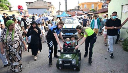 Kocaeli polisinden lösemi hastası minik Halime’ye bayram sürprizi