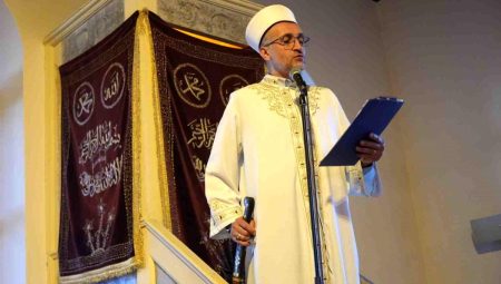 Sultan Abdülmecid’in şifa bulduğuna inanılan mescitte 100 yıllık kılıçla bayram hutbesi